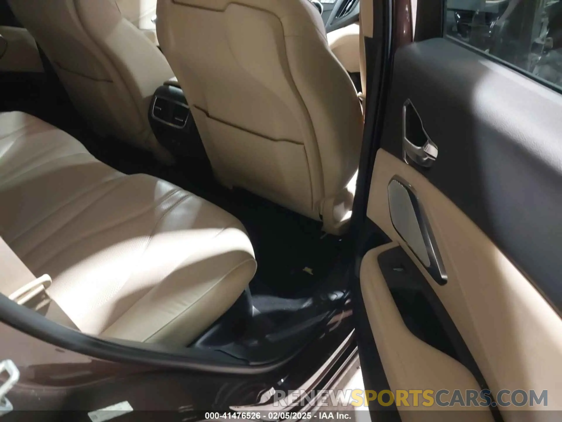 8 Photograph of a damaged car 5J8TC2H73KL006086 ACURA RDX 2019