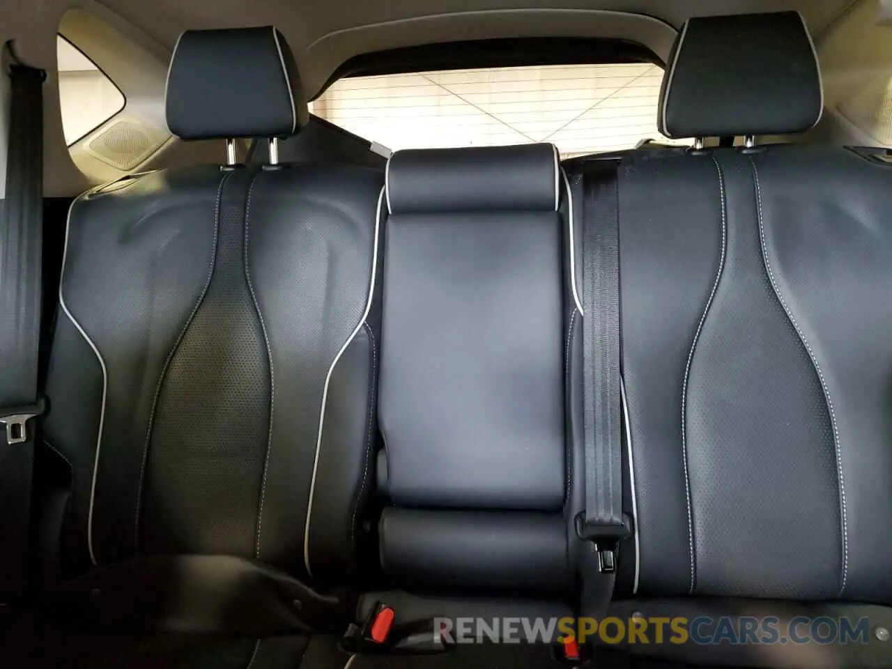 10 Photograph of a damaged car 5J8TC2H73KL013202 ACURA RDX 2019