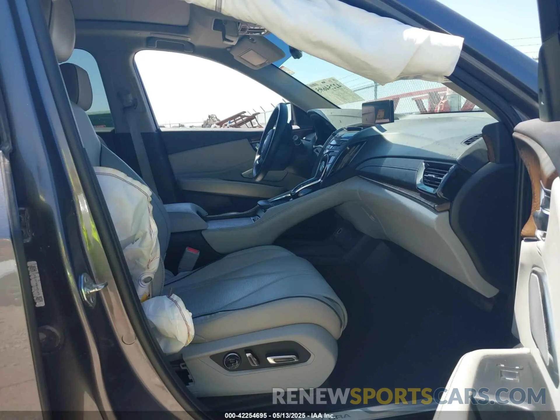 5 Photograph of a damaged car 5J8TC2H74KL027397 ACURA RDX 2019