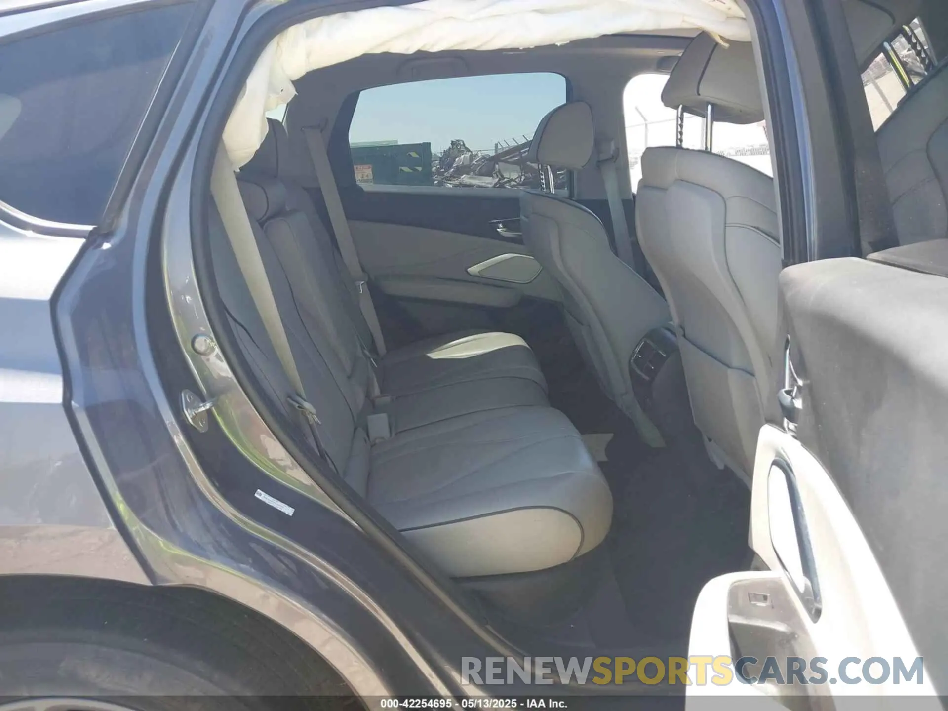 8 Photograph of a damaged car 5J8TC2H74KL027397 ACURA RDX 2019