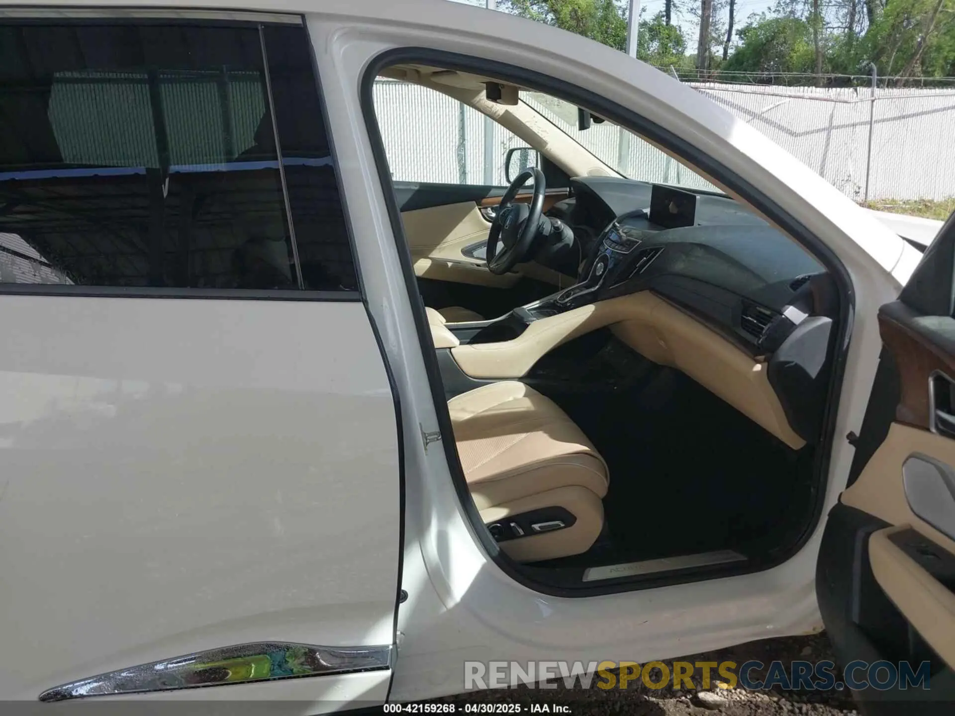 5 Photograph of a damaged car 5J8TC2H75KL000905 ACURA RDX 2019