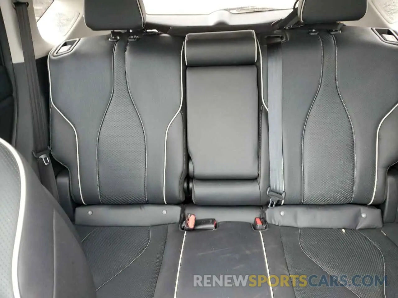 10 Photograph of a damaged car 5J8TC2H77KL000596 ACURA RDX 2019