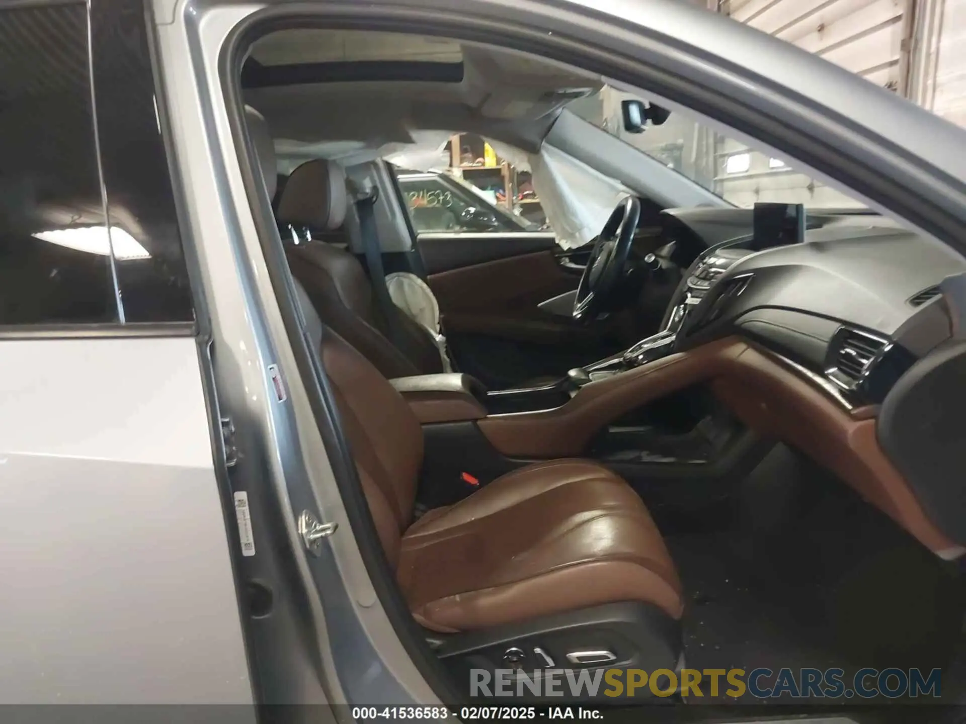 5 Photograph of a damaged car 5J8TC2H78KL018363 ACURA RDX 2019