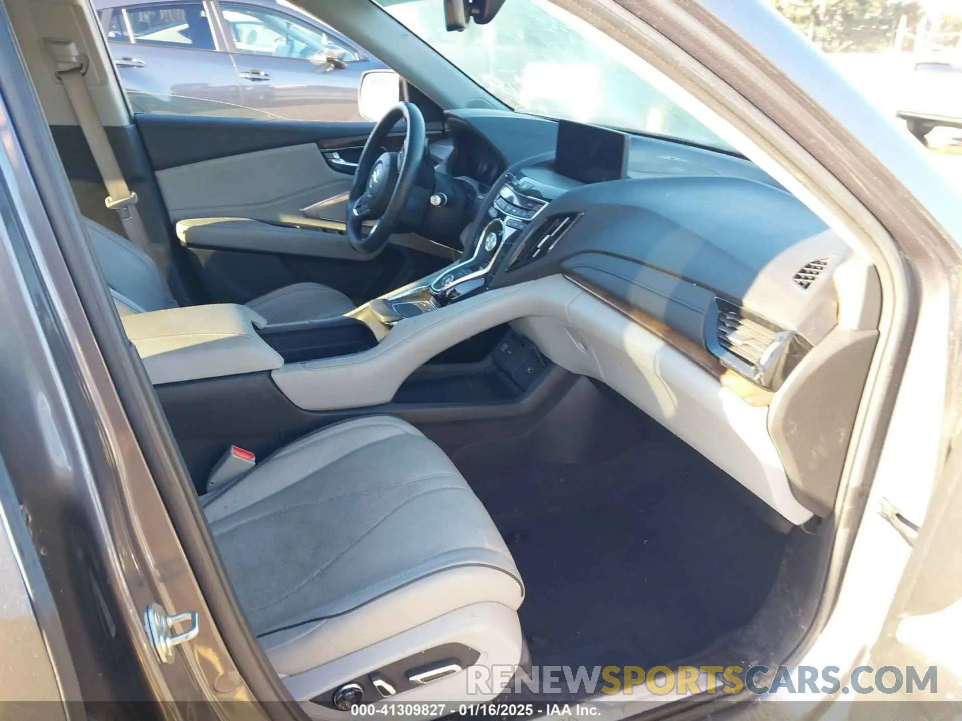 5 Photograph of a damaged car 5J8TC2H7XKL027386 ACURA RDX 2019