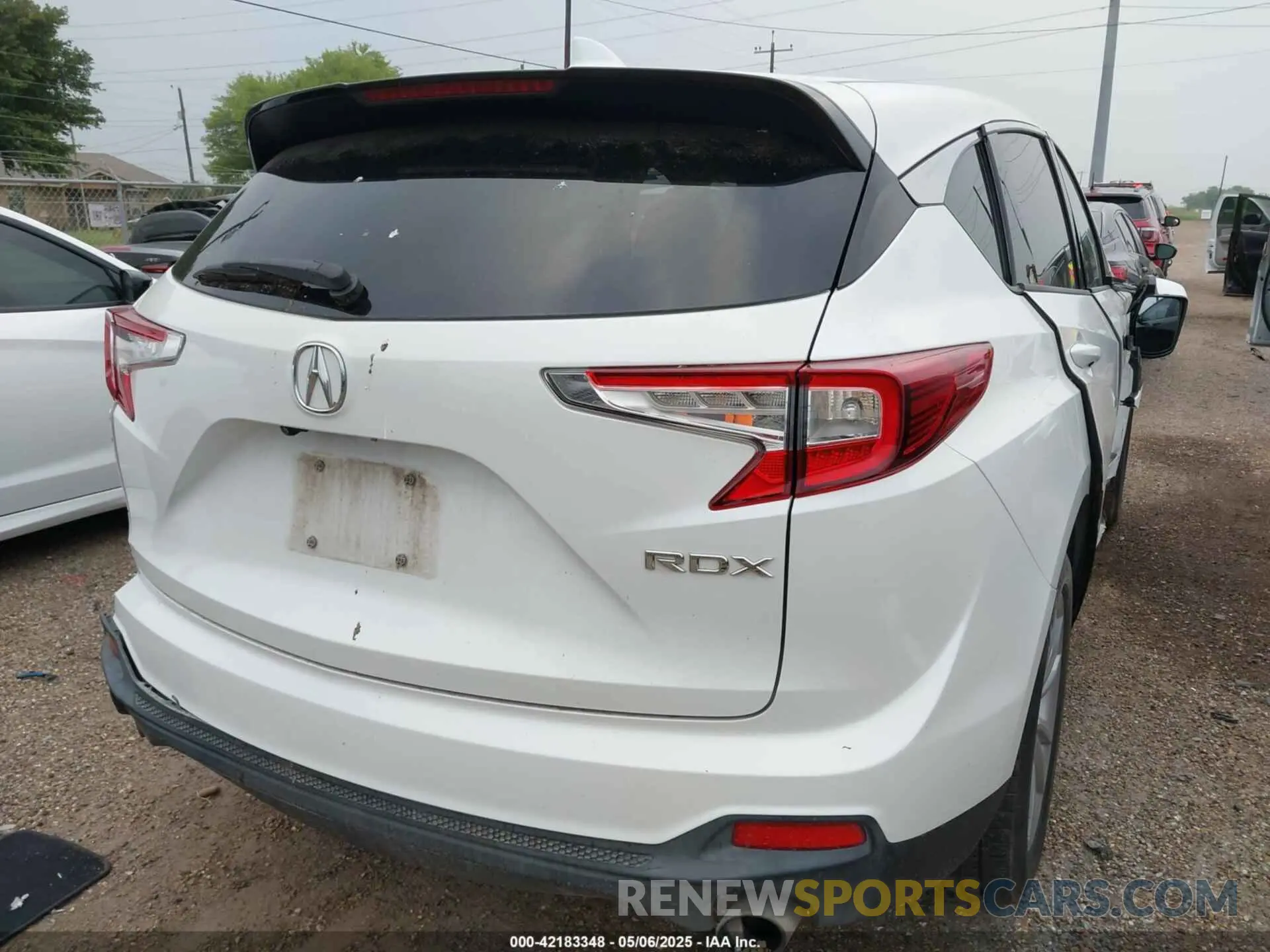 4 Photograph of a damaged car 5J8TC1H36LL008326 ACURA RDX 2020