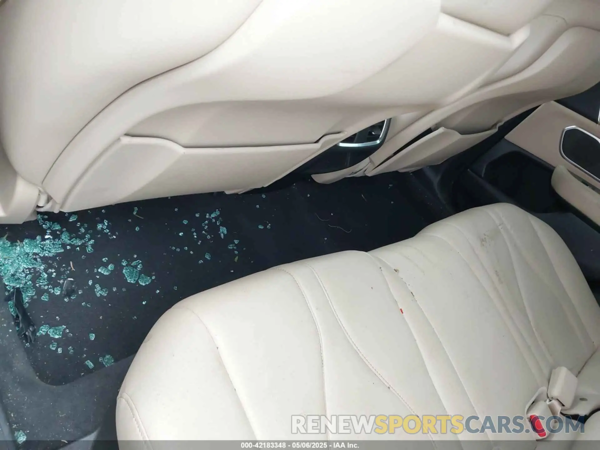 8 Photograph of a damaged car 5J8TC1H36LL008326 ACURA RDX 2020