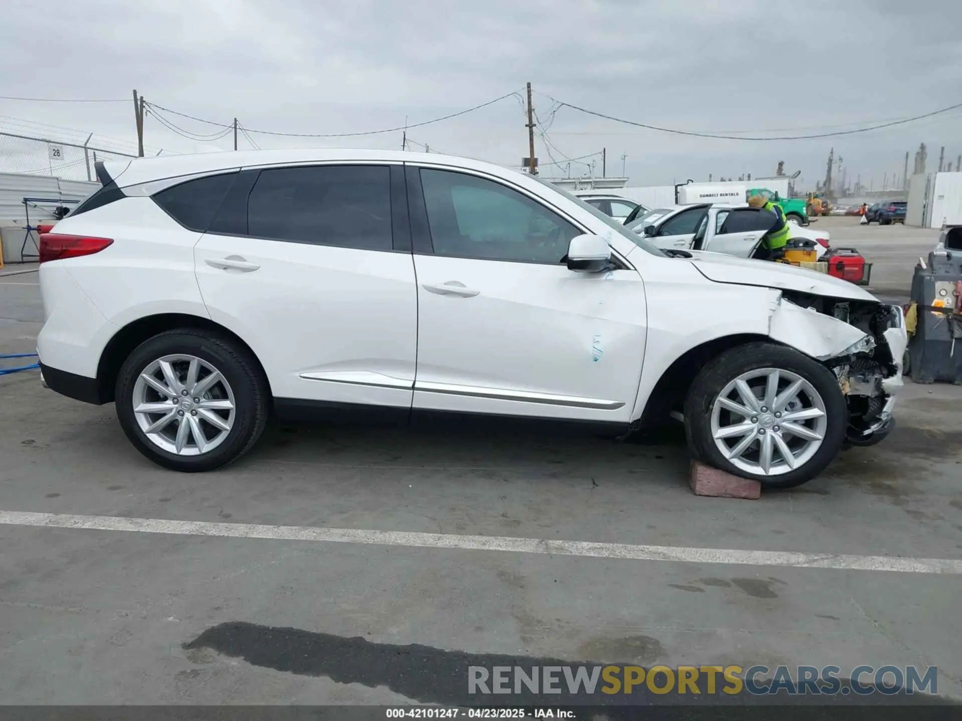 14 Photograph of a damaged car 5J8TC1H3XLL013710 ACURA RDX 2020