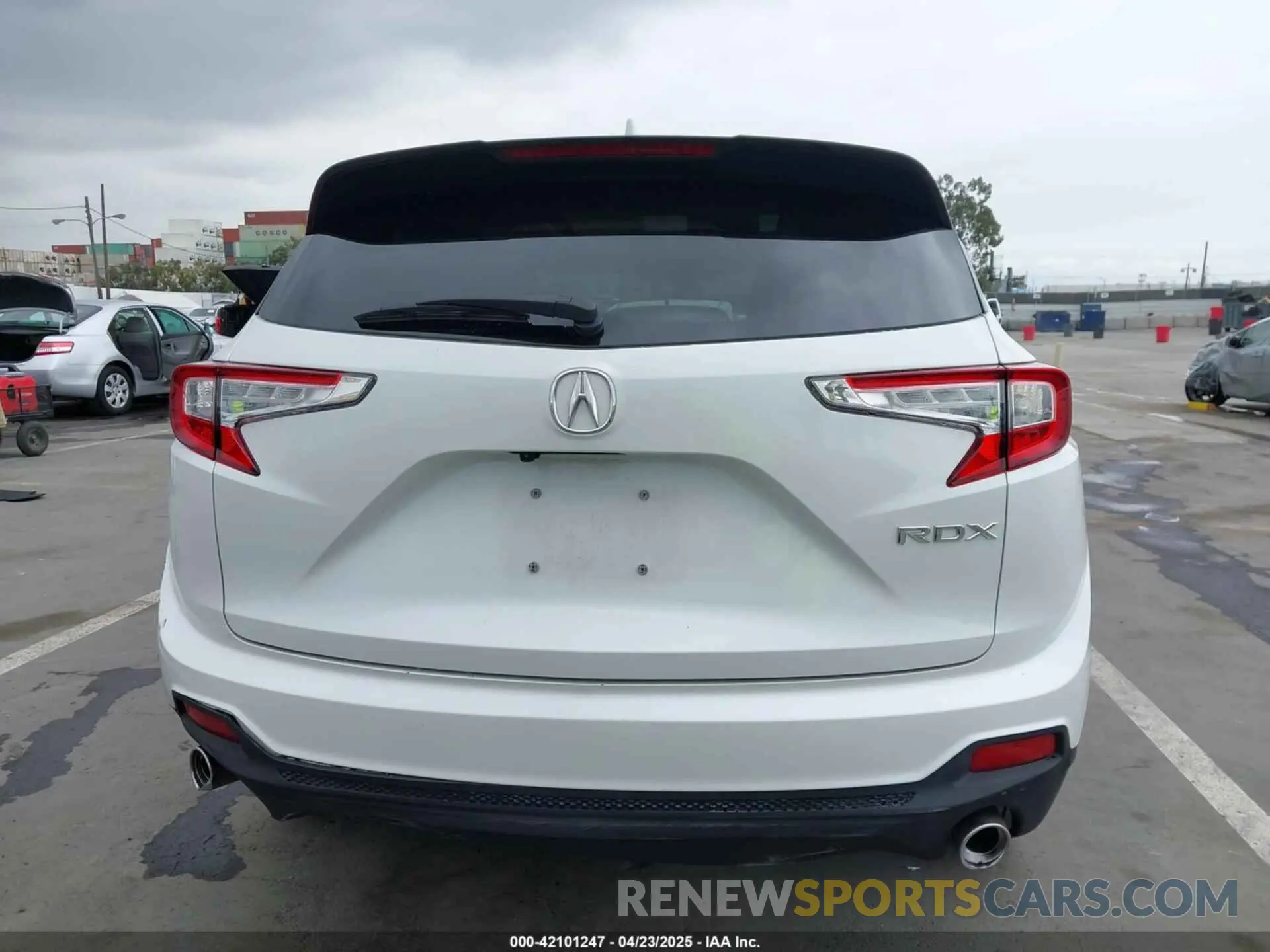 17 Photograph of a damaged car 5J8TC1H3XLL013710 ACURA RDX 2020