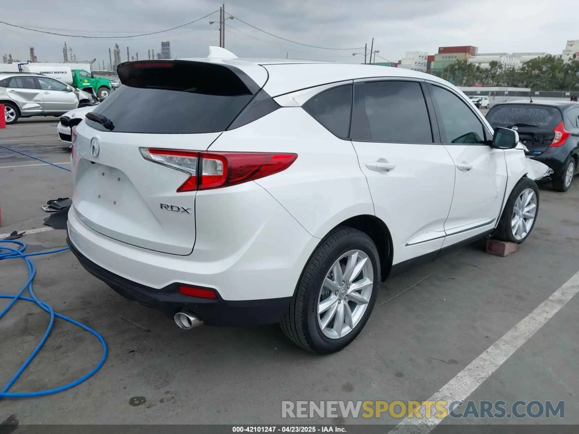 4 Photograph of a damaged car 5J8TC1H3XLL013710 ACURA RDX 2020