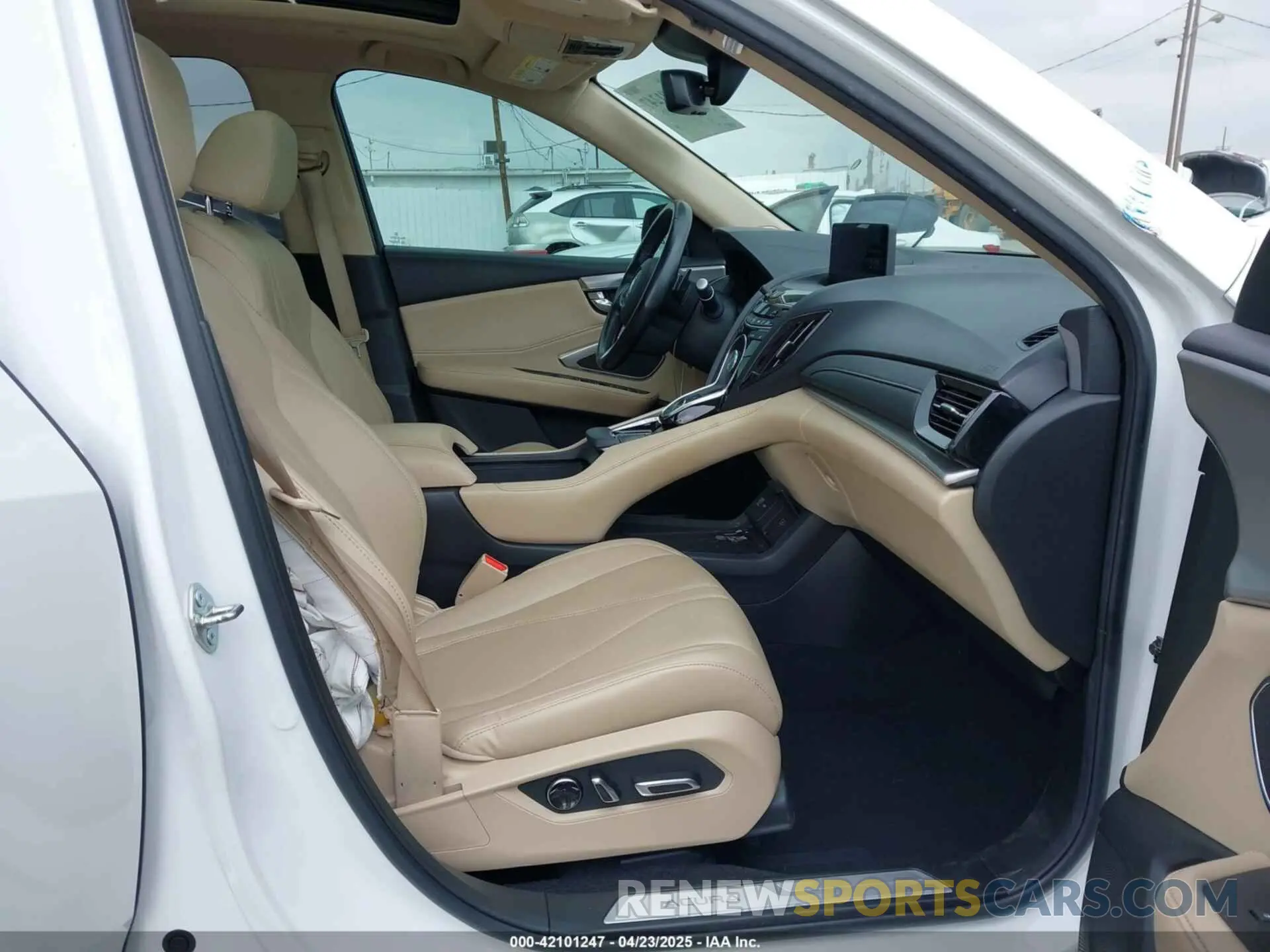 5 Photograph of a damaged car 5J8TC1H3XLL013710 ACURA RDX 2020
