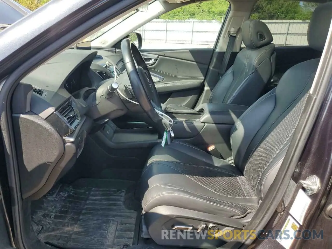 7 Photograph of a damaged car 5J8TC1H52LL012696 ACURA RDX 2020