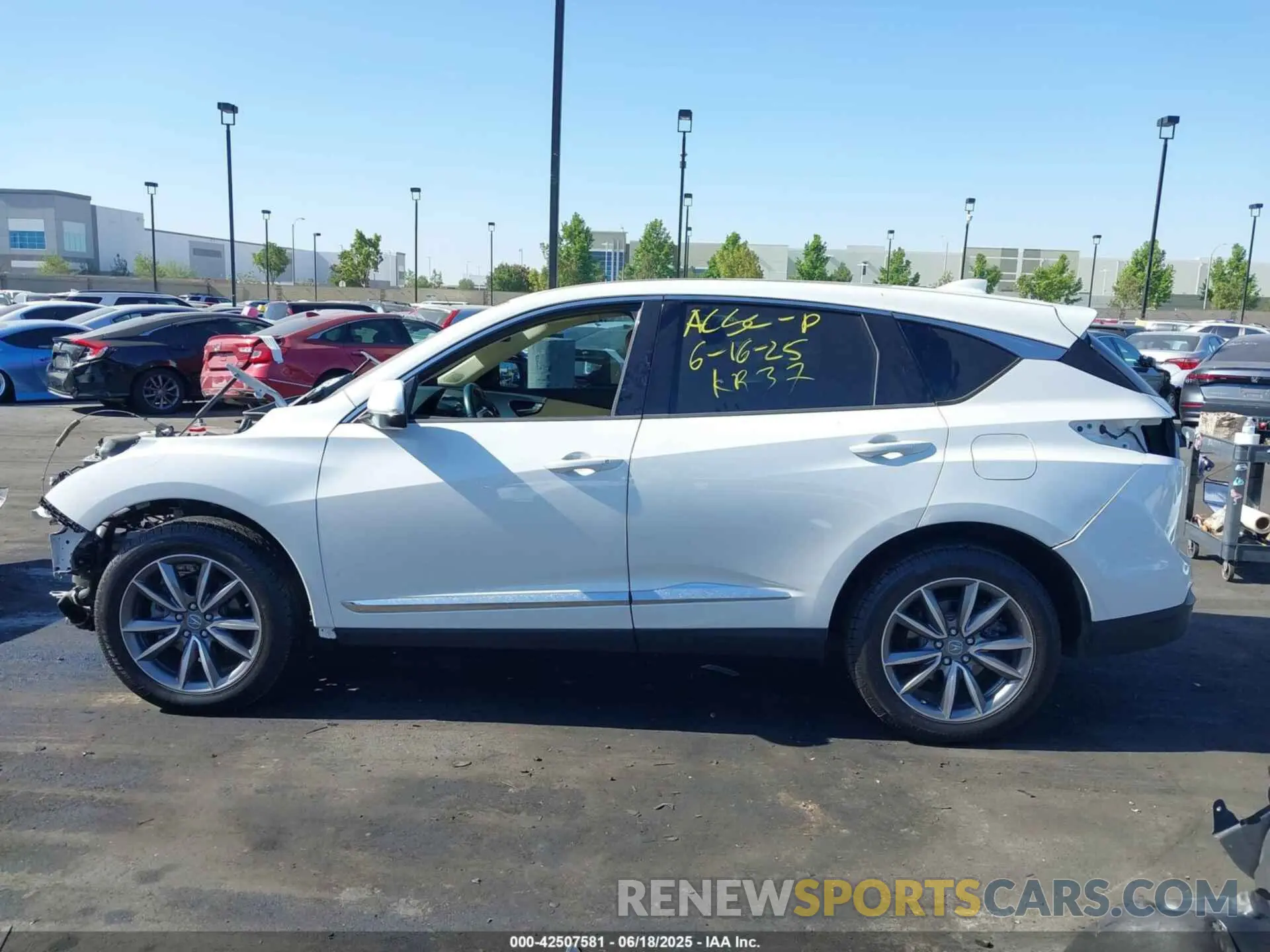 15 Photograph of a damaged car 5J8TC1H54LL015051 ACURA RDX 2020