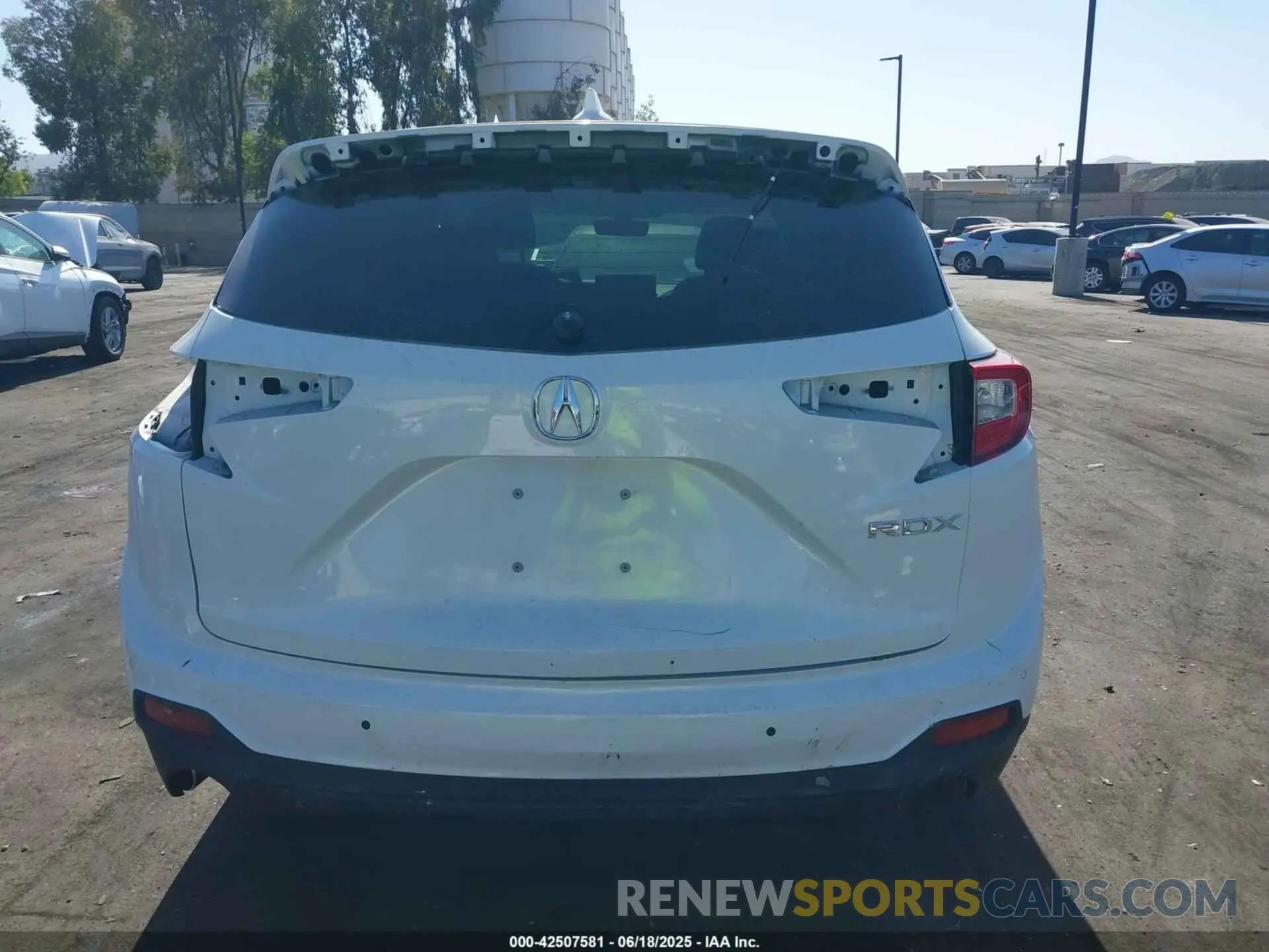 17 Photograph of a damaged car 5J8TC1H54LL015051 ACURA RDX 2020