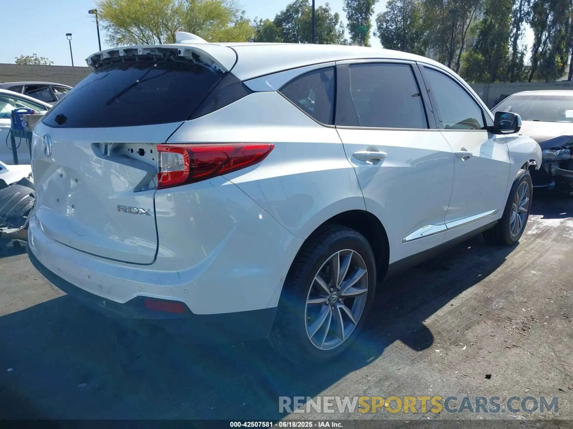 4 Photograph of a damaged car 5J8TC1H54LL015051 ACURA RDX 2020