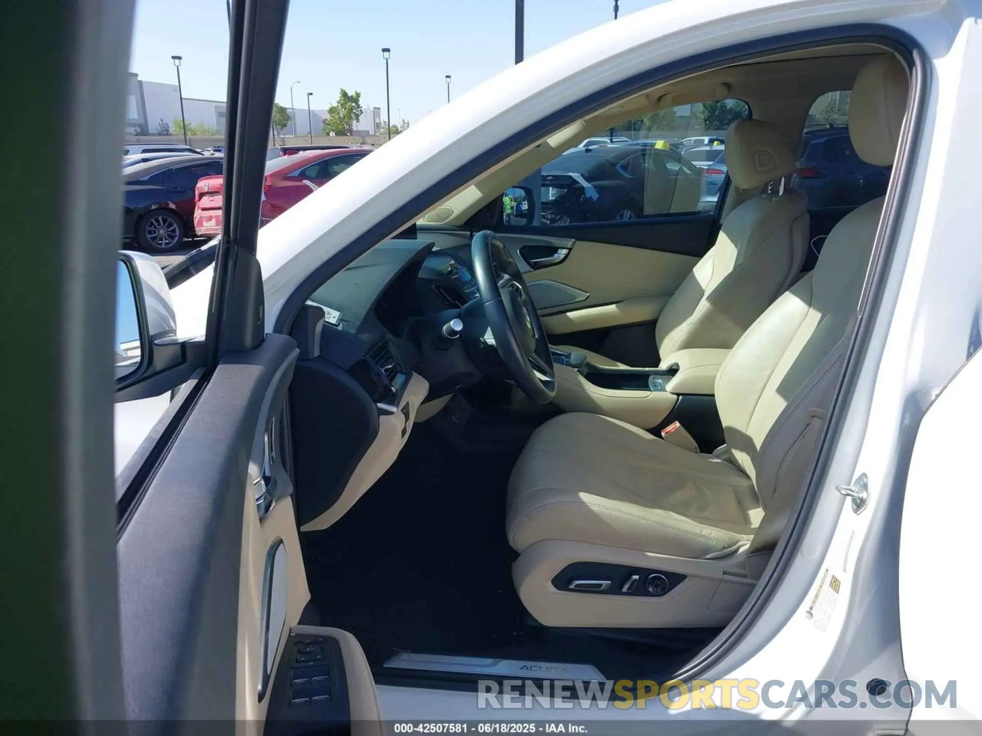 5 Photograph of a damaged car 5J8TC1H54LL015051 ACURA RDX 2020