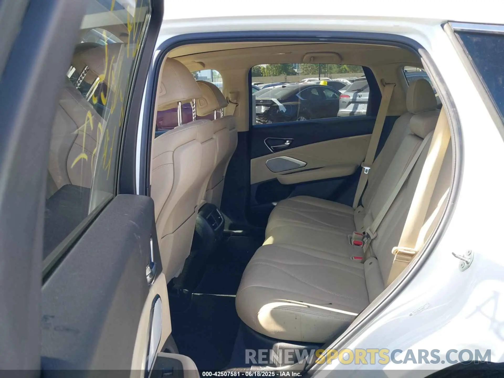 8 Photograph of a damaged car 5J8TC1H54LL015051 ACURA RDX 2020