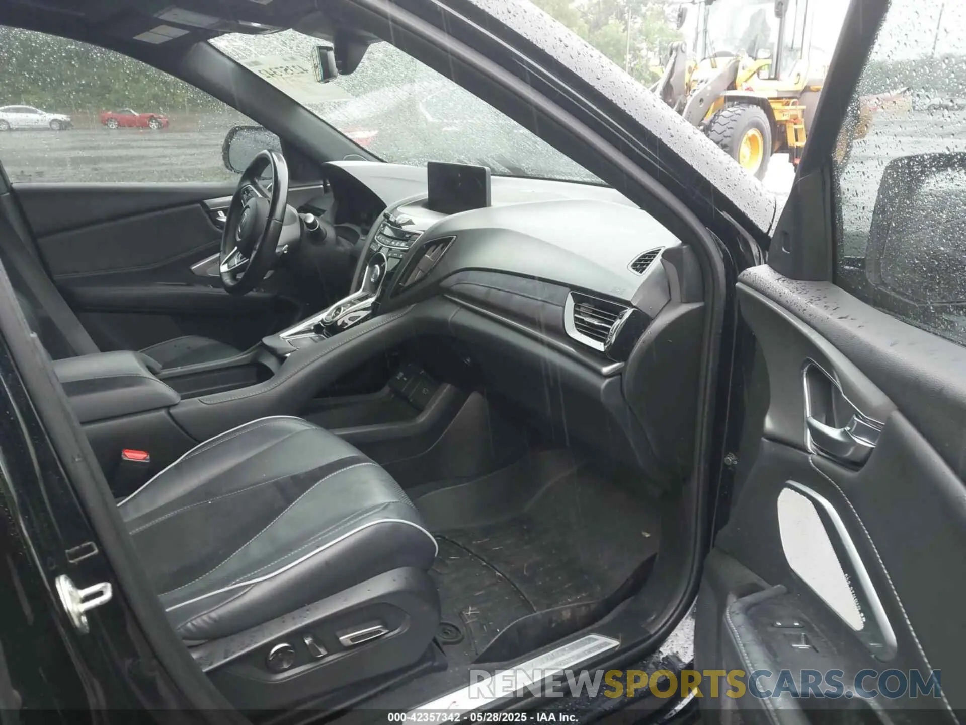 5 Photograph of a damaged car 5J8TC1H69LL016530 ACURA RDX 2020