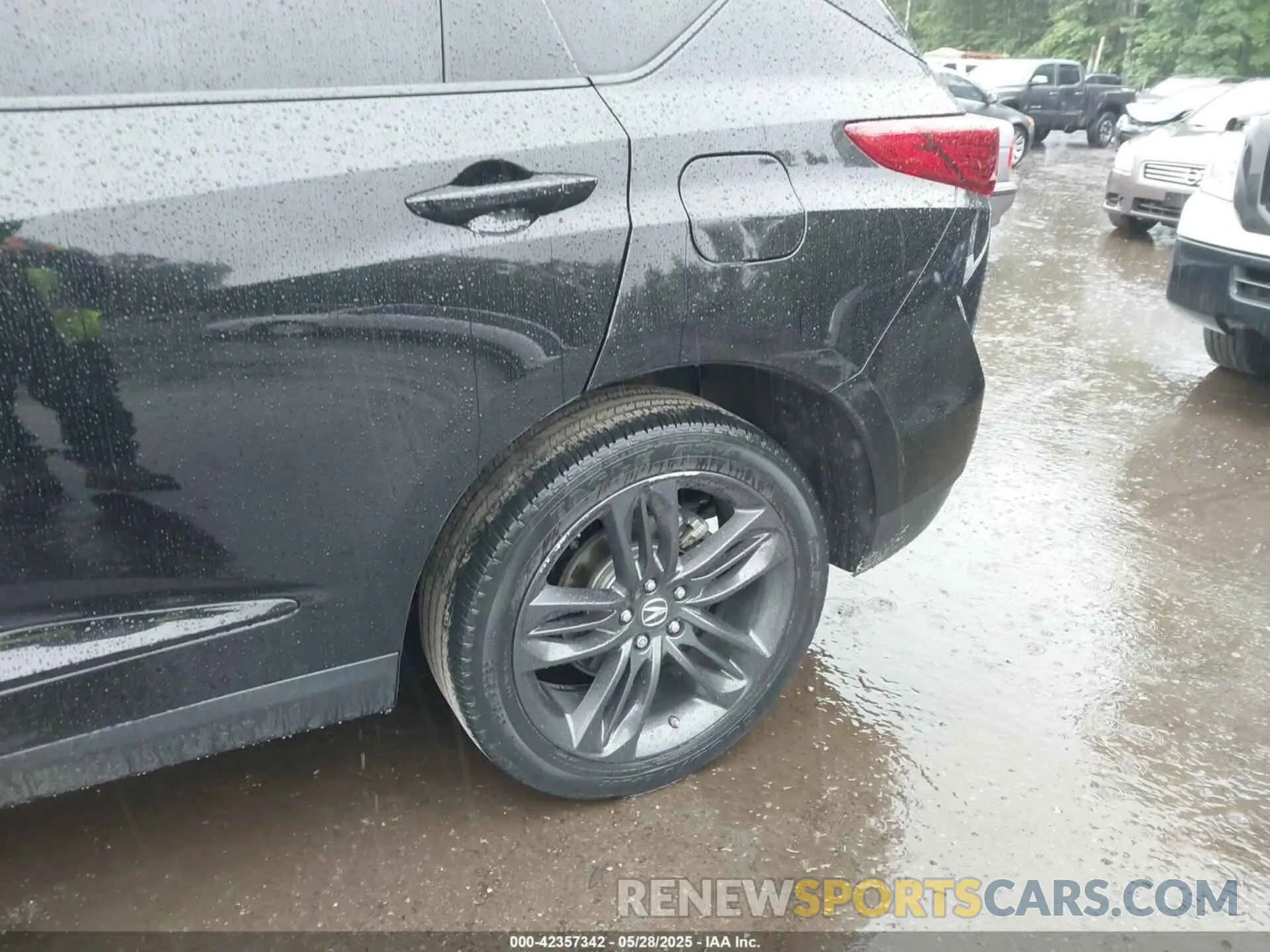 6 Photograph of a damaged car 5J8TC1H69LL016530 ACURA RDX 2020