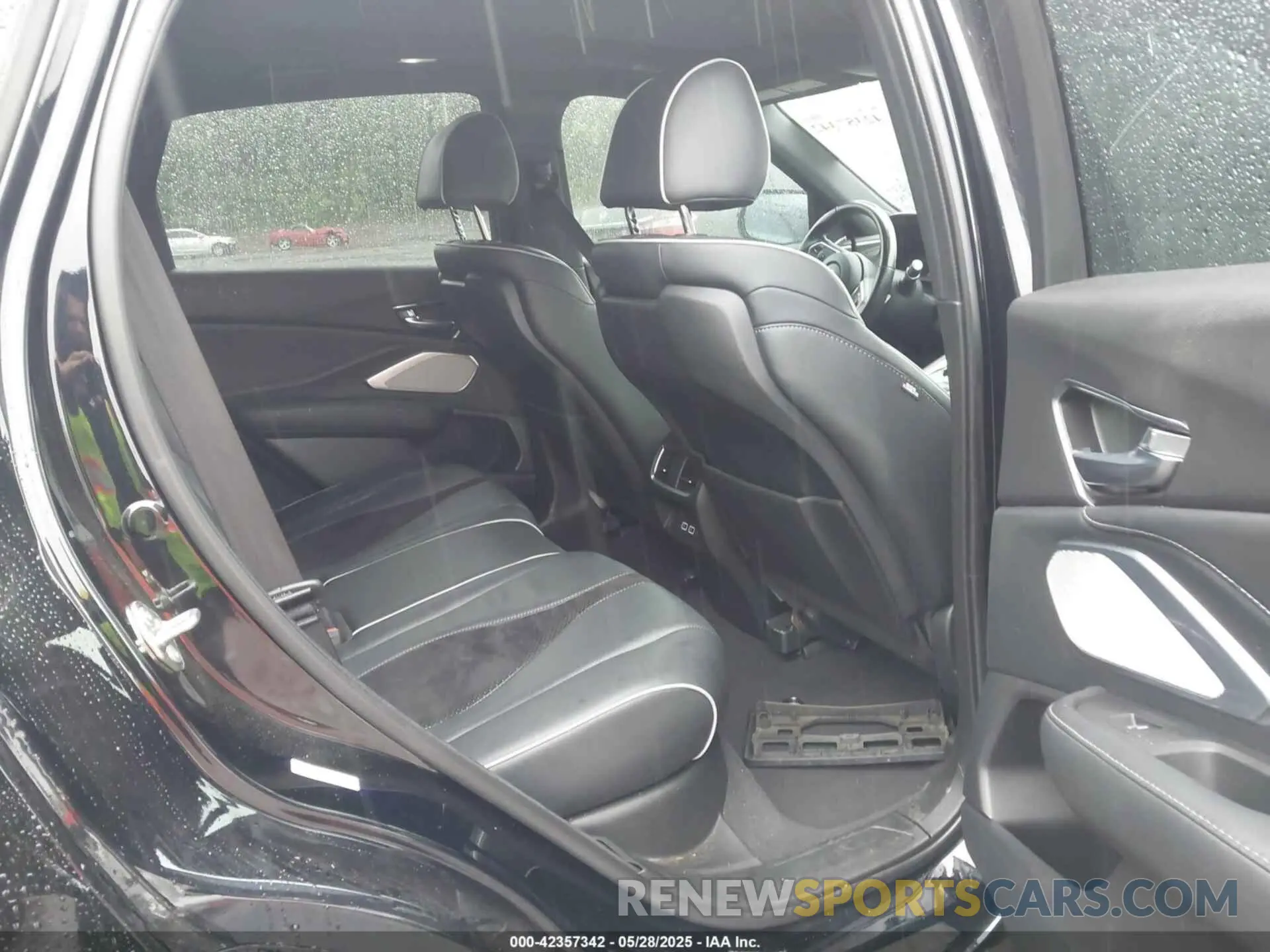8 Photograph of a damaged car 5J8TC1H69LL016530 ACURA RDX 2020