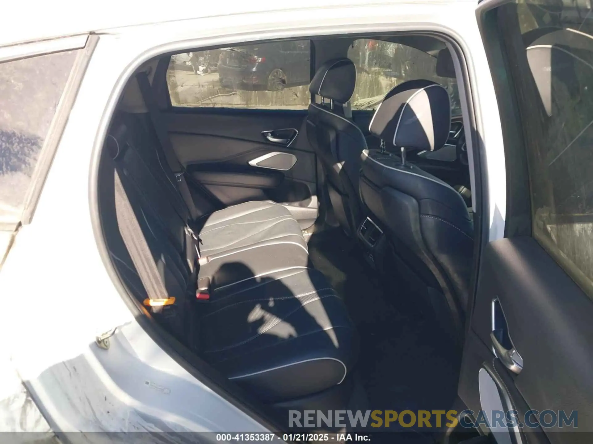 8 Photograph of a damaged car 5J8TC1H75LL017246 ACURA RDX 2020