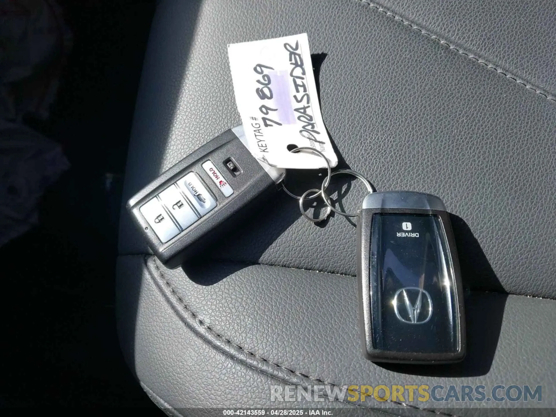 11 Photograph of a damaged car 5J8TC2H31LL000706 ACURA RDX 2020