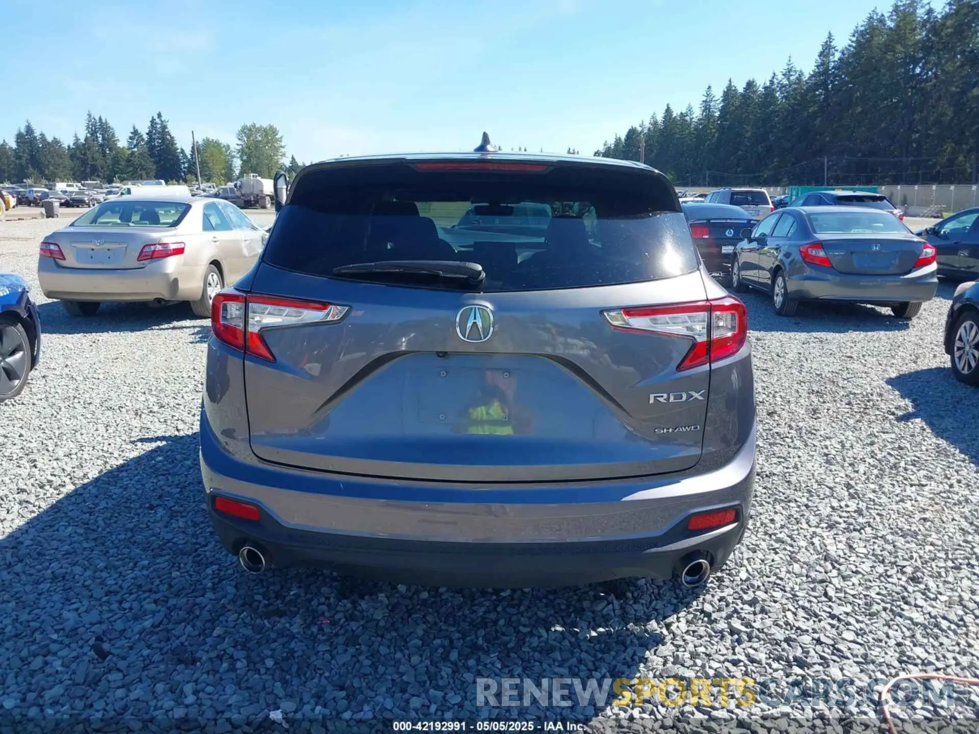 17 Photograph of a damaged car 5J8TC2H31LL017103 ACURA RDX 2020