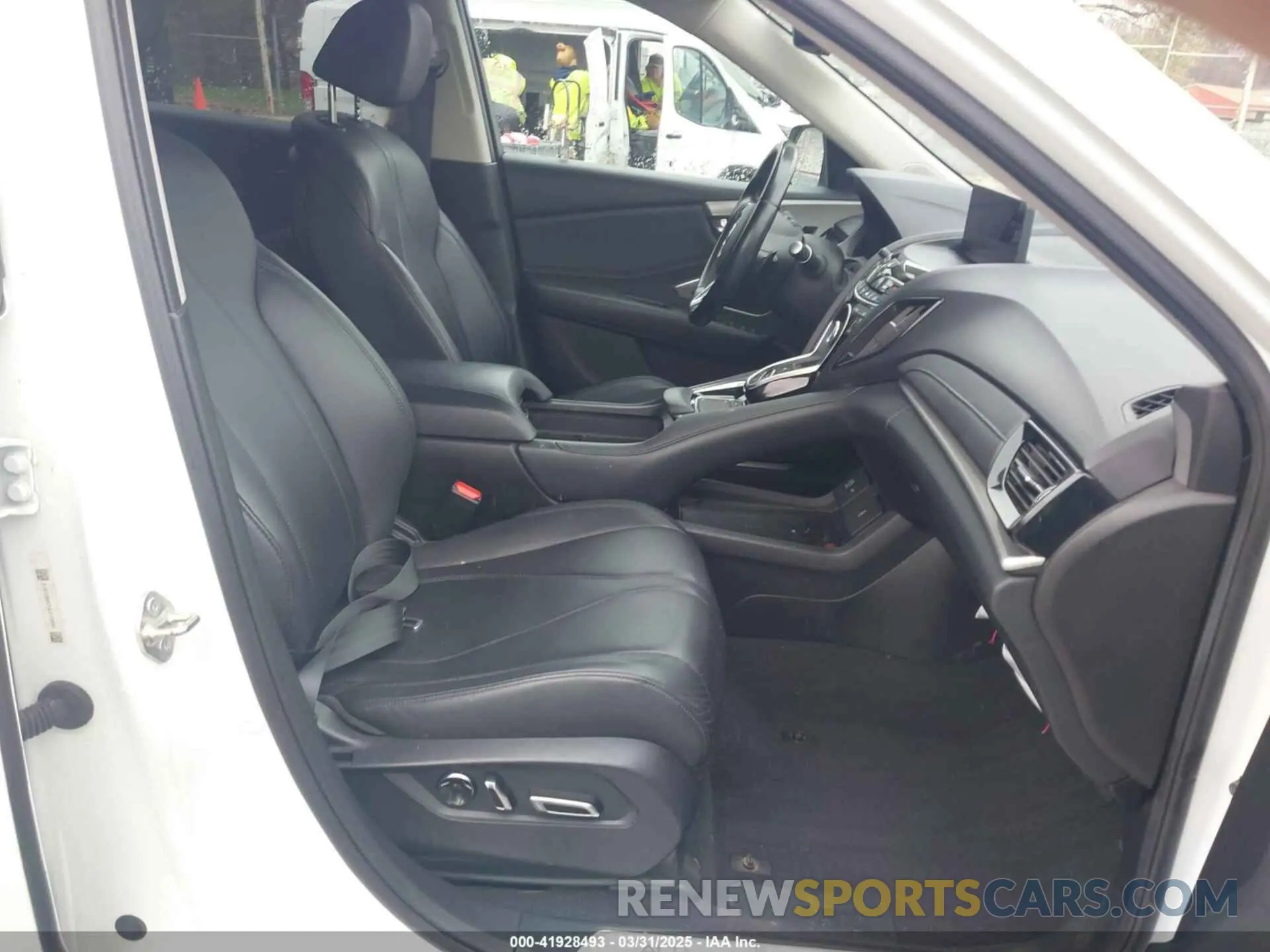 5 Photograph of a damaged car 5J8TC2H37LL013556 ACURA RDX 2020