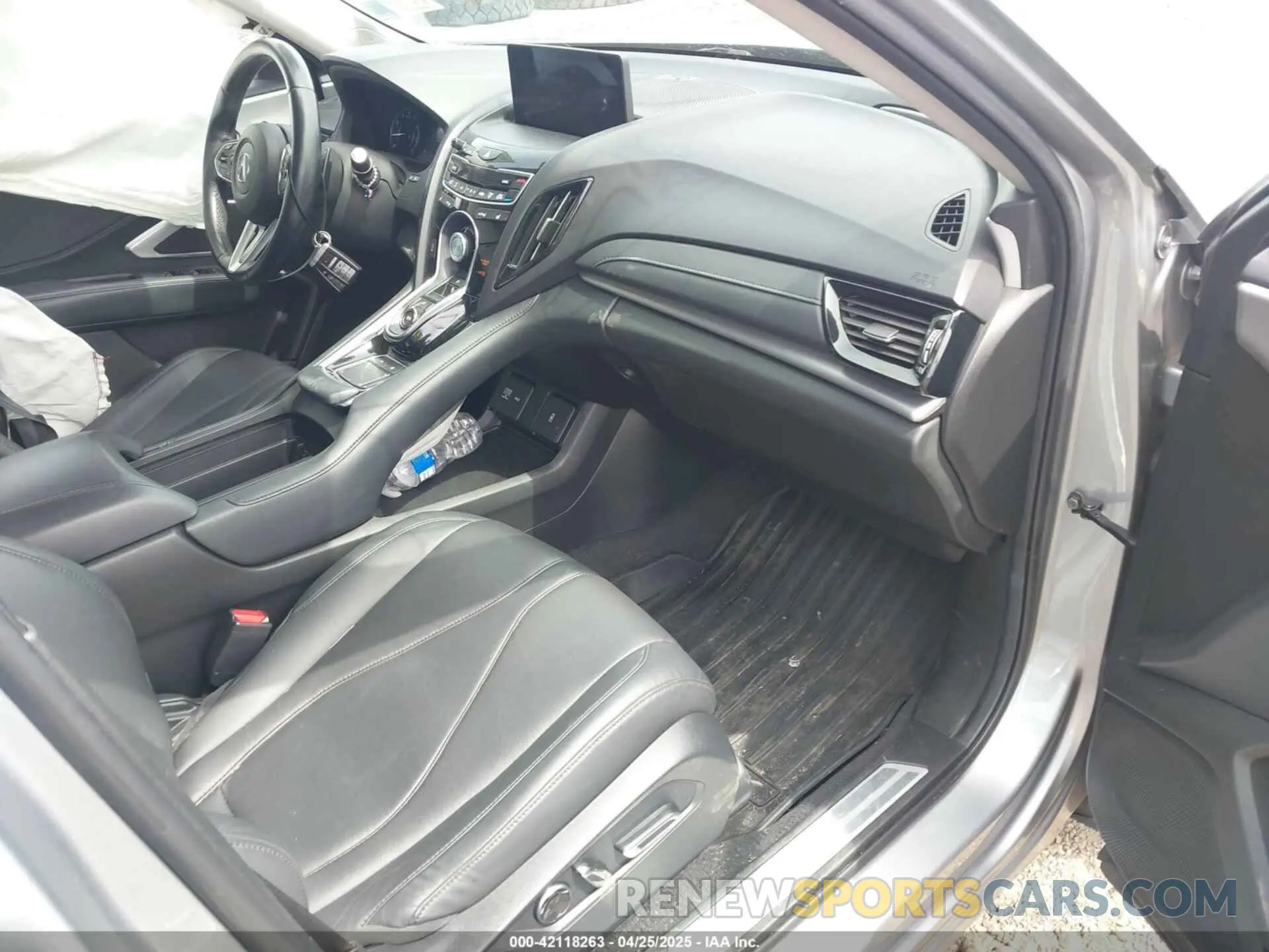 5 Photograph of a damaged car 5J8TC2H39LL007807 ACURA RDX 2020