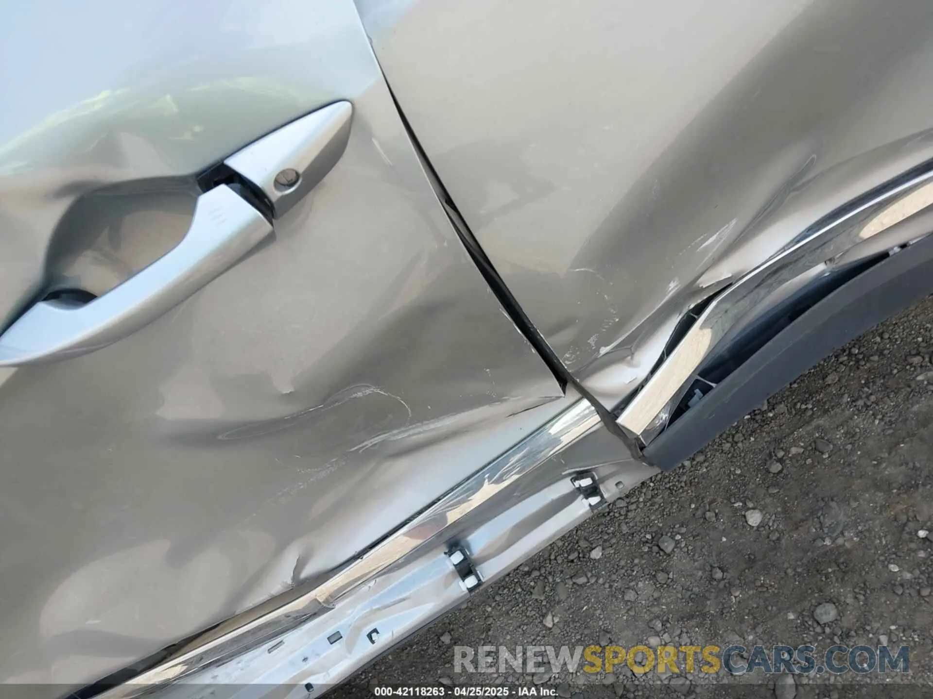 9 Photograph of a damaged car 5J8TC2H39LL007807 ACURA RDX 2020
