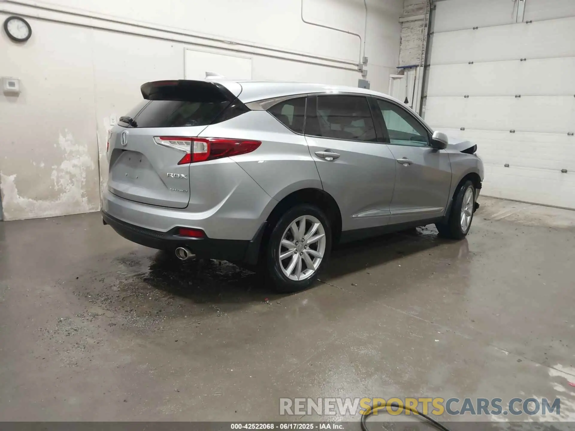 4 Photograph of a damaged car 5J8TC2H3XLL039553 ACURA RDX 2020