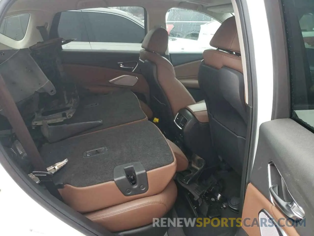 10 Photograph of a damaged car 5J8TC2H51LL023193 ACURA RDX 2020