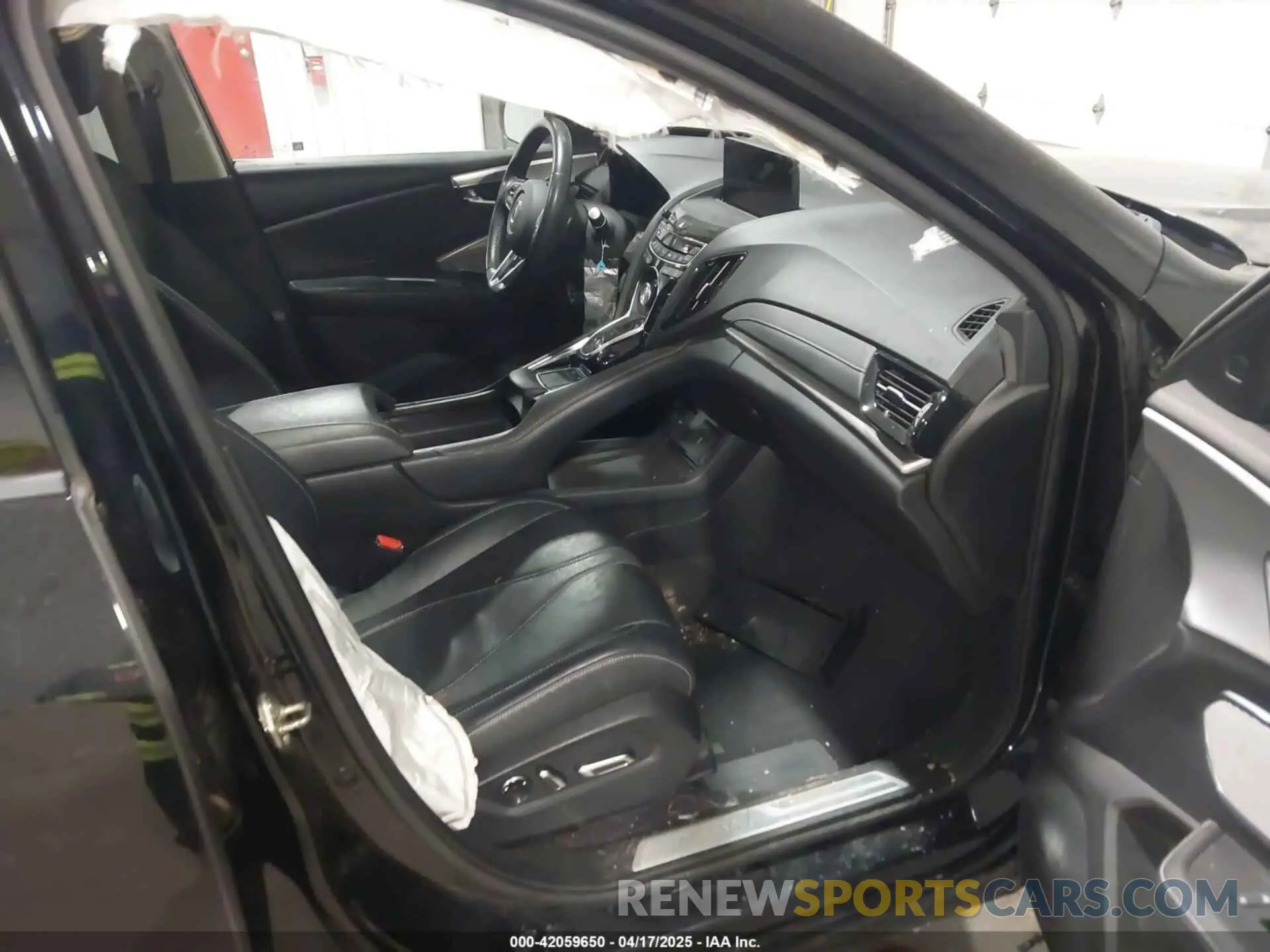 5 Photograph of a damaged car 5J8TC2H54LL008381 ACURA RDX 2020