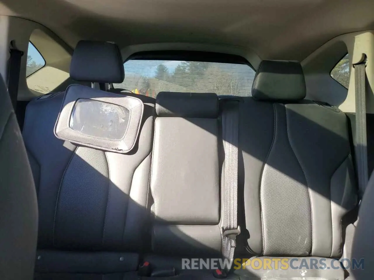 10 Photograph of a damaged car 5J8TC2H54LL013290 ACURA RDX 2020