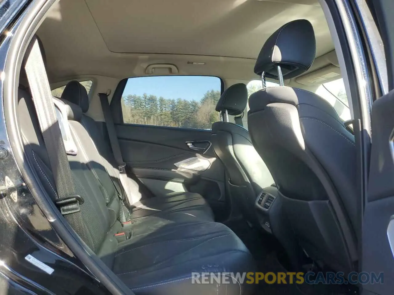 11 Photograph of a damaged car 5J8TC2H54LL013290 ACURA RDX 2020