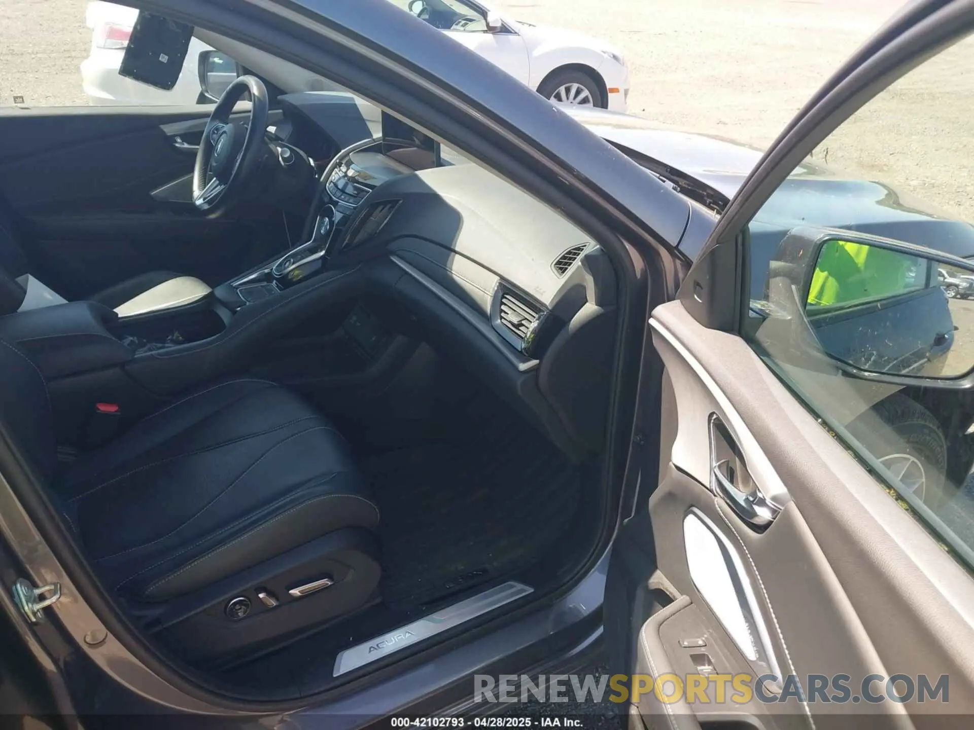5 Photograph of a damaged car 5J8TC2H54LL019140 ACURA RDX 2020