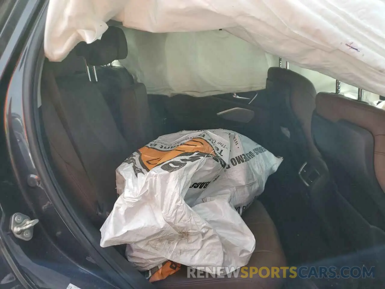 11 Photograph of a damaged car 5J8TC2H59LL006772 ACURA RDX 2020