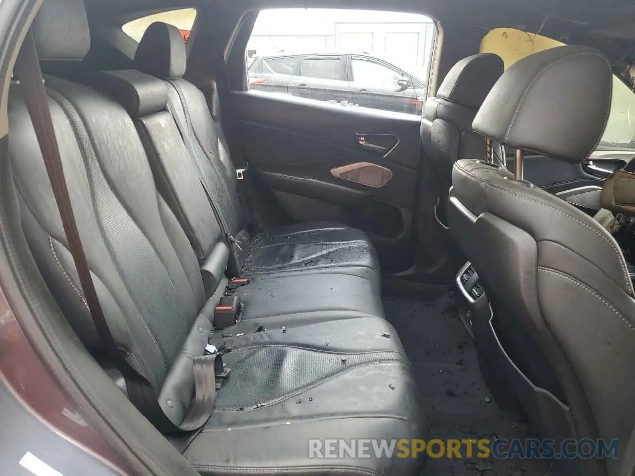 11 Photograph of a damaged car 5J8TC2H59LL012667 ACURA RDX 2020
