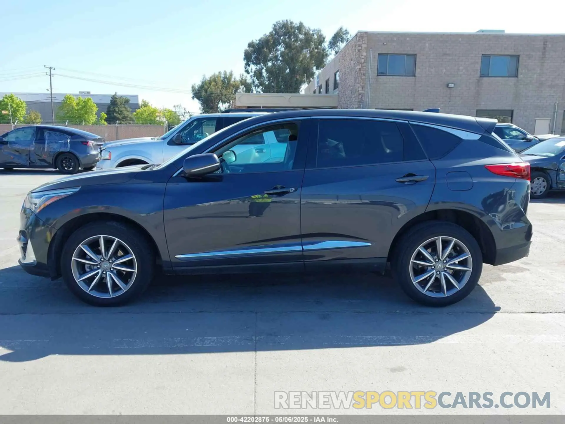 14 Photograph of a damaged car 5J8TC2H59LL018646 ACURA RDX 2020