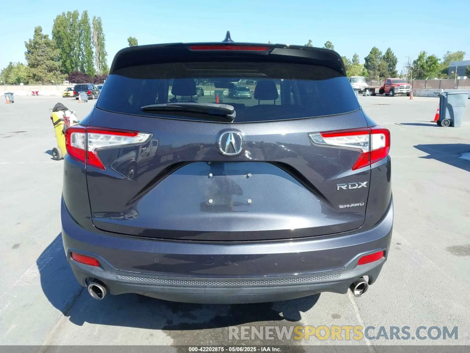 16 Photograph of a damaged car 5J8TC2H59LL018646 ACURA RDX 2020