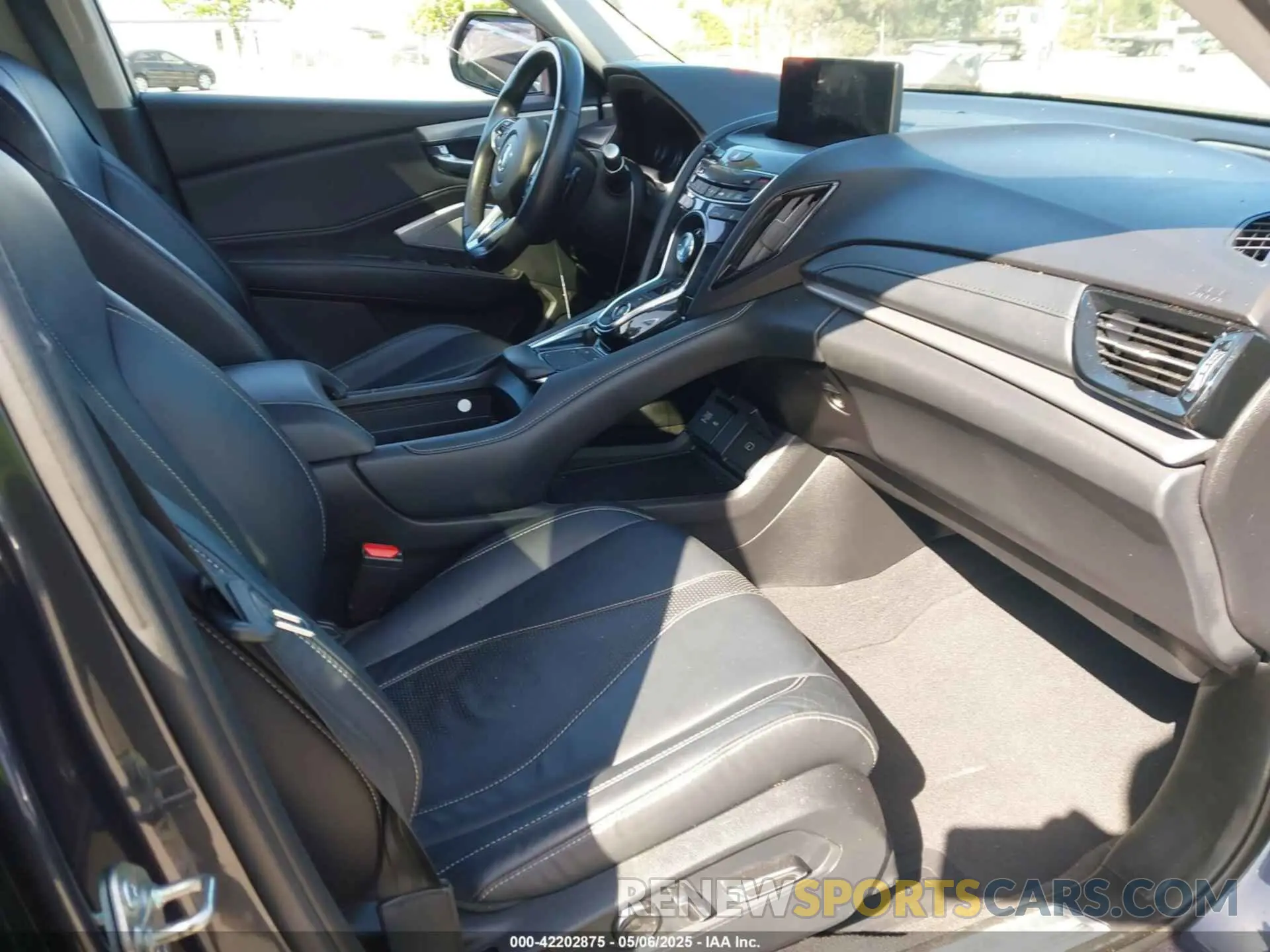 5 Photograph of a damaged car 5J8TC2H59LL018646 ACURA RDX 2020