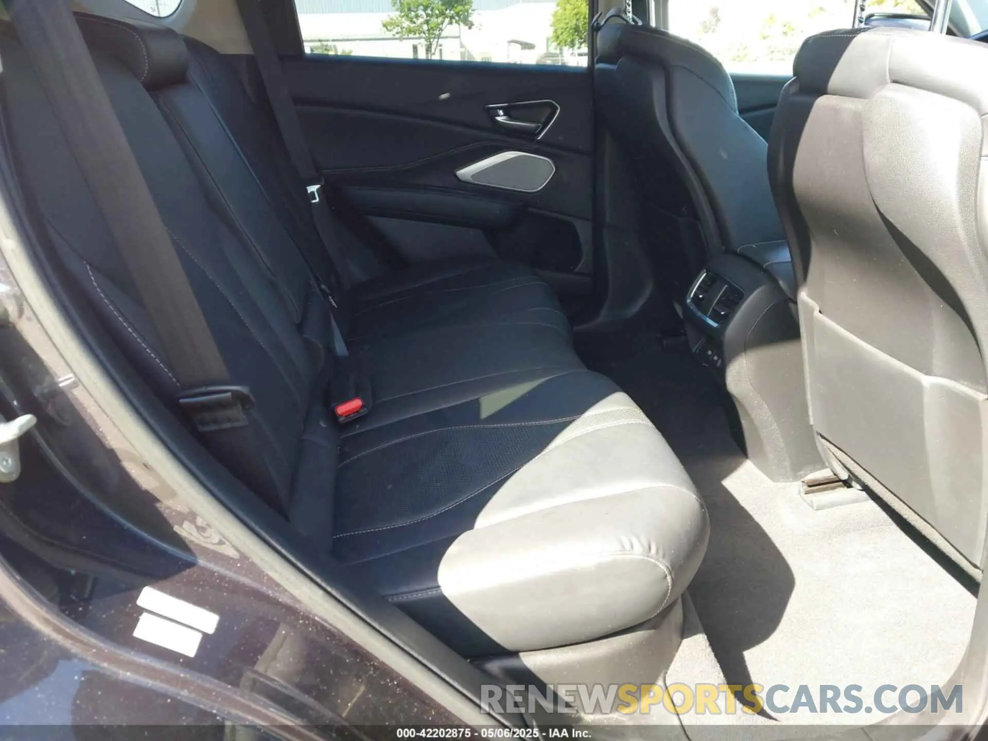 8 Photograph of a damaged car 5J8TC2H59LL018646 ACURA RDX 2020