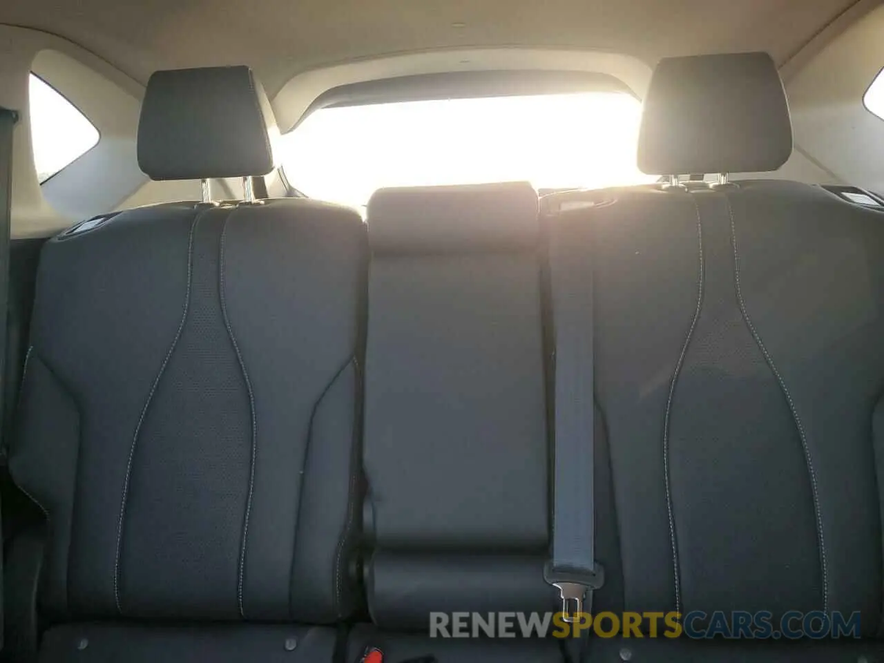 10 Photograph of a damaged car 5J8TC2H59LL029985 ACURA RDX 2020