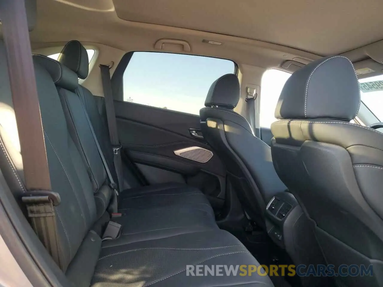 11 Photograph of a damaged car 5J8TC2H59LL029985 ACURA RDX 2020