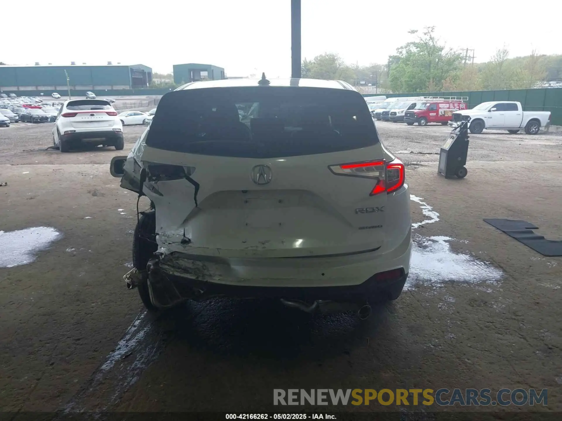 15 Photograph of a damaged car 5J8TC2H5XLL011379 ACURA RDX 2020