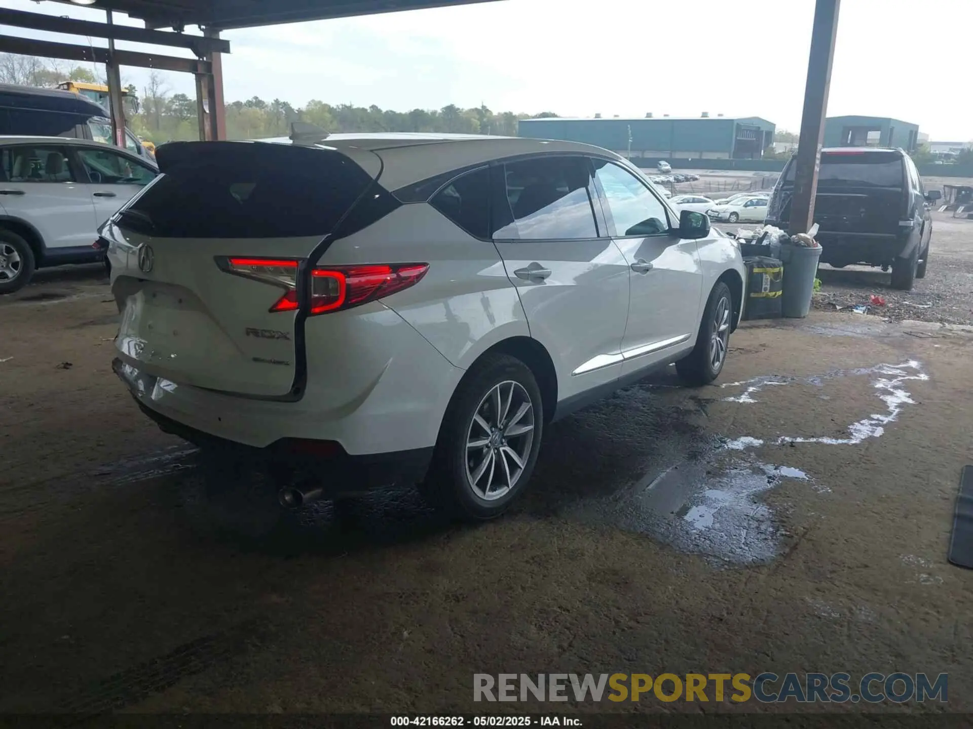 4 Photograph of a damaged car 5J8TC2H5XLL011379 ACURA RDX 2020