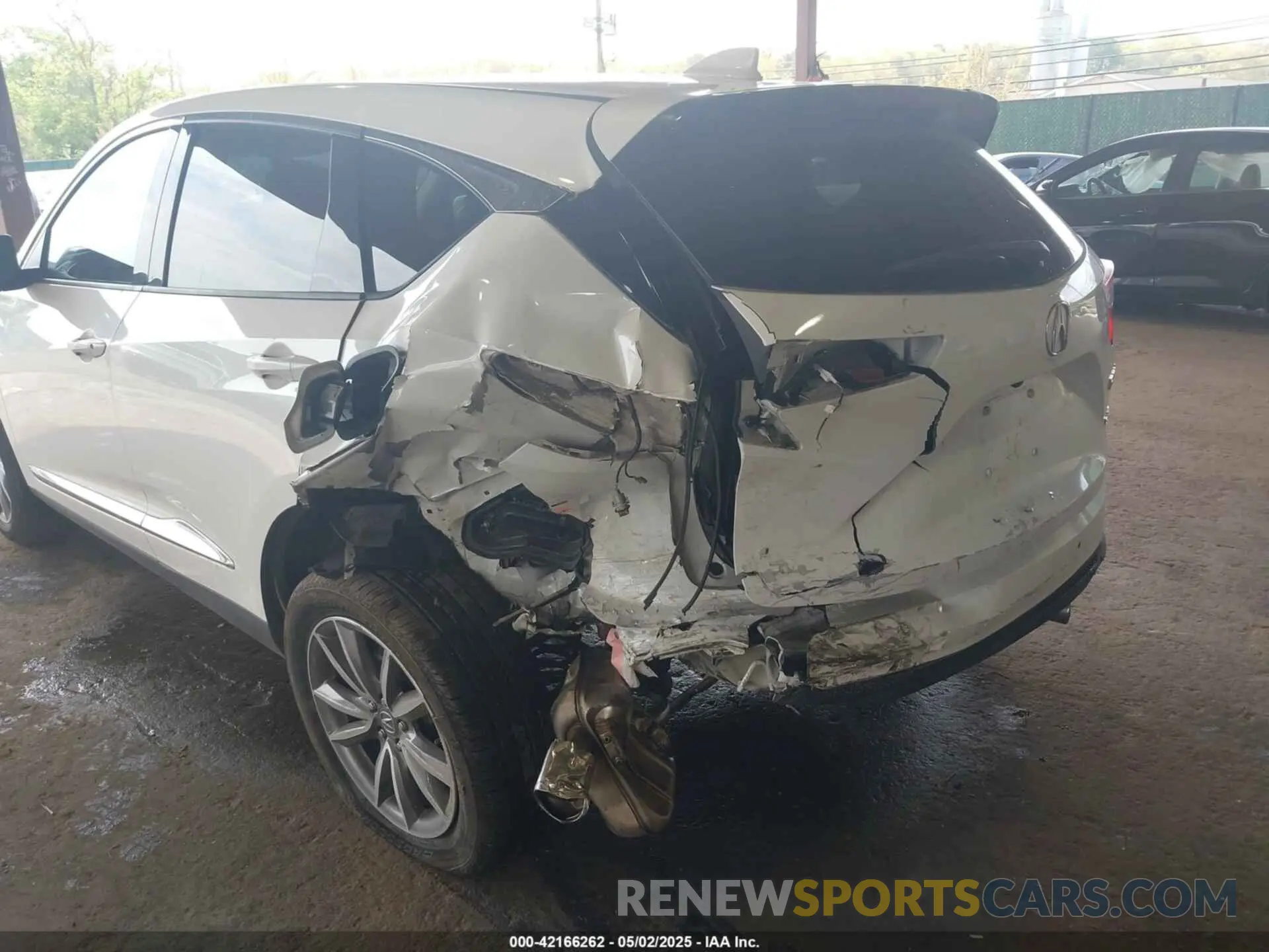 6 Photograph of a damaged car 5J8TC2H5XLL011379 ACURA RDX 2020