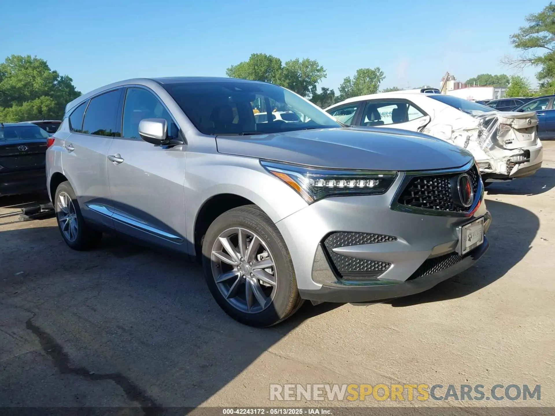 1 Photograph of a damaged car 5J8TC2H5XLL017439 ACURA RDX 2020