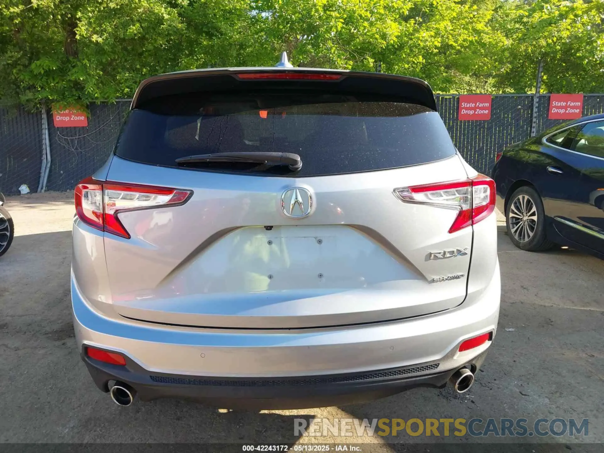 17 Photograph of a damaged car 5J8TC2H5XLL017439 ACURA RDX 2020