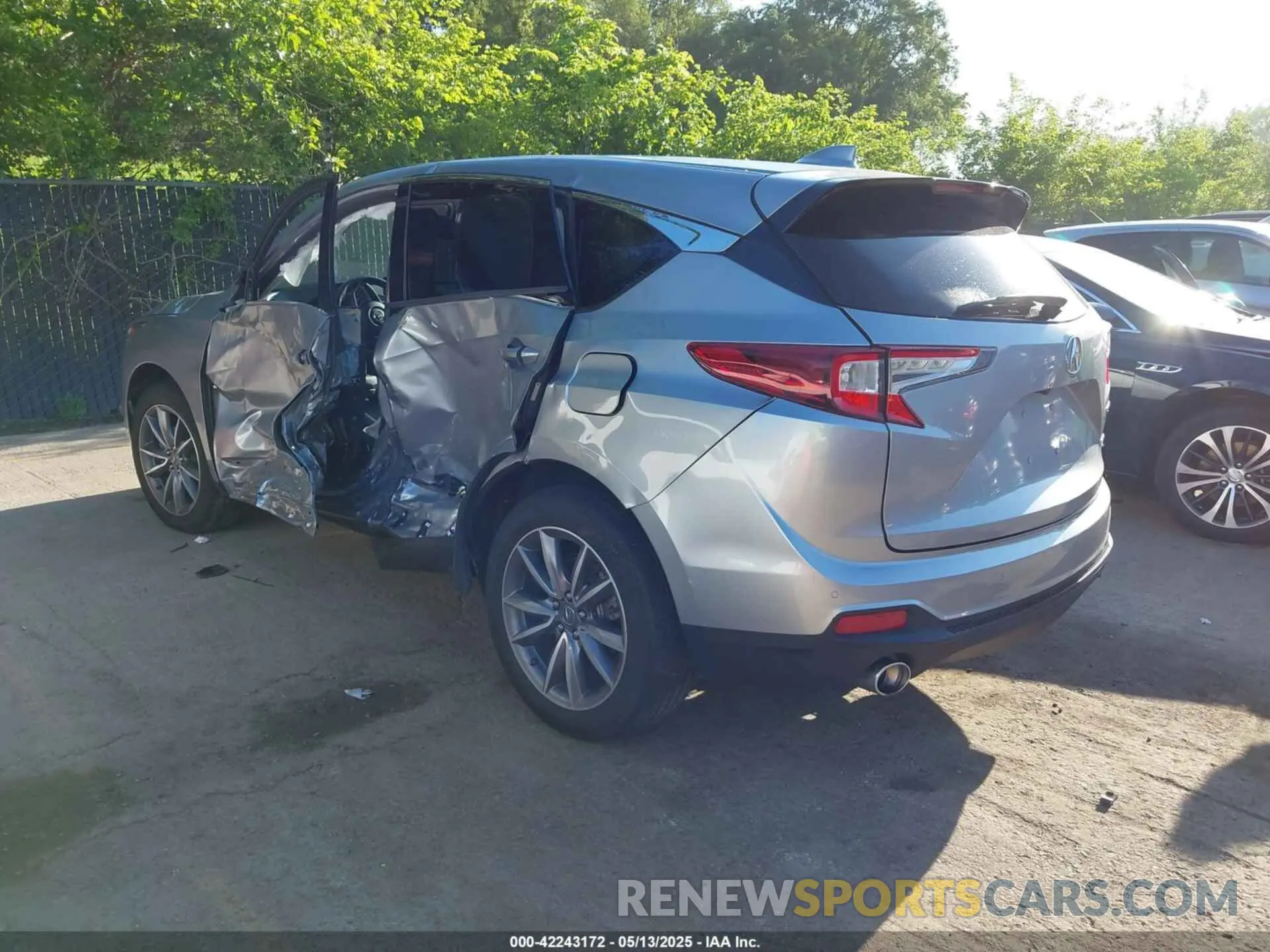 3 Photograph of a damaged car 5J8TC2H5XLL017439 ACURA RDX 2020