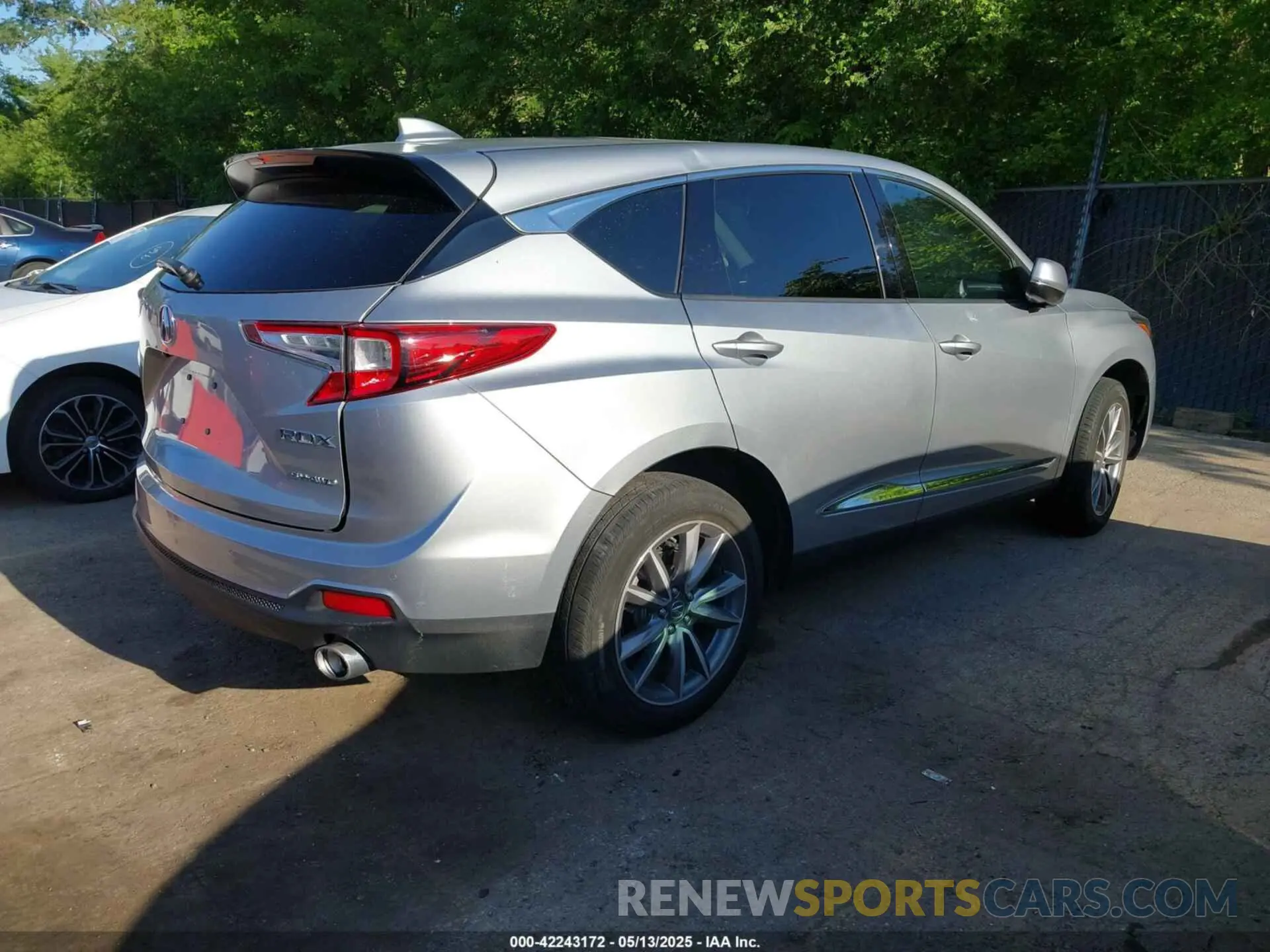 4 Photograph of a damaged car 5J8TC2H5XLL017439 ACURA RDX 2020